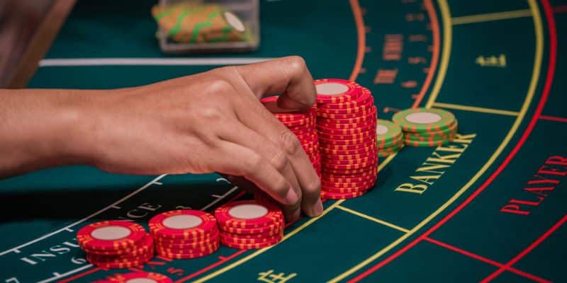 Baccarat là gì? Vì sao trò chơi luôn được yêu thích?